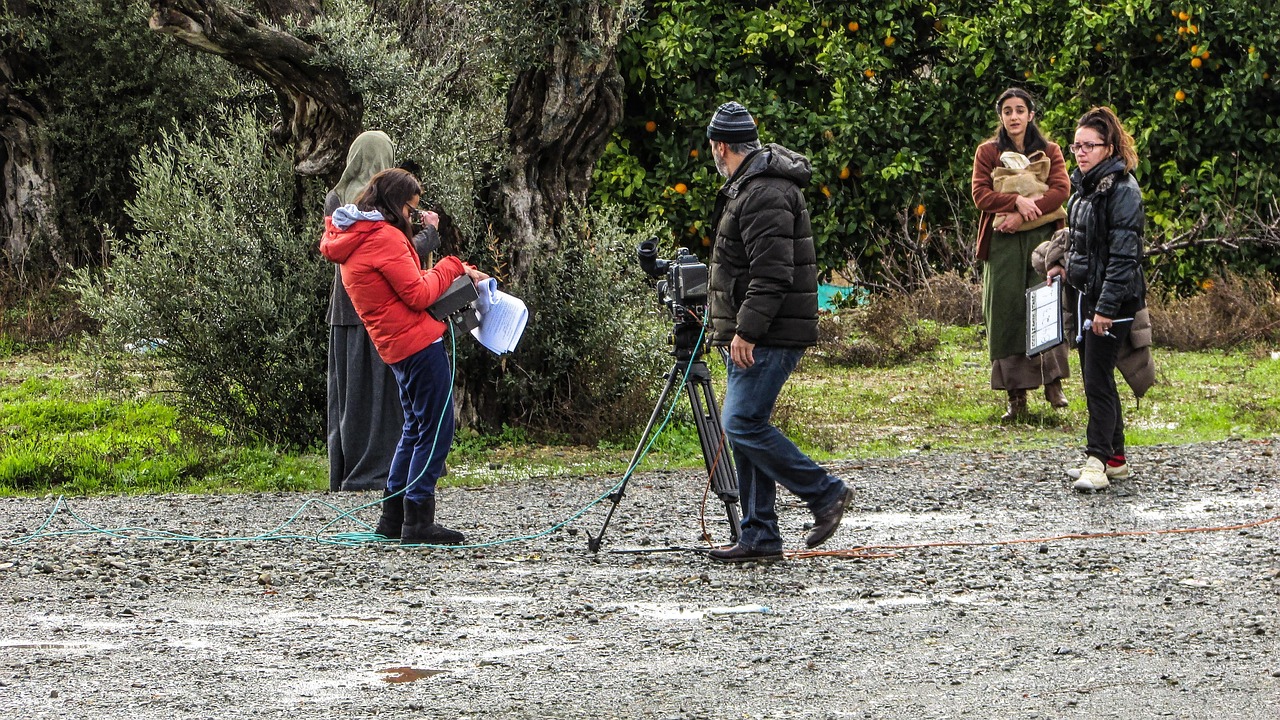Gezellige zitruimte met dekens voor buitenfilm.